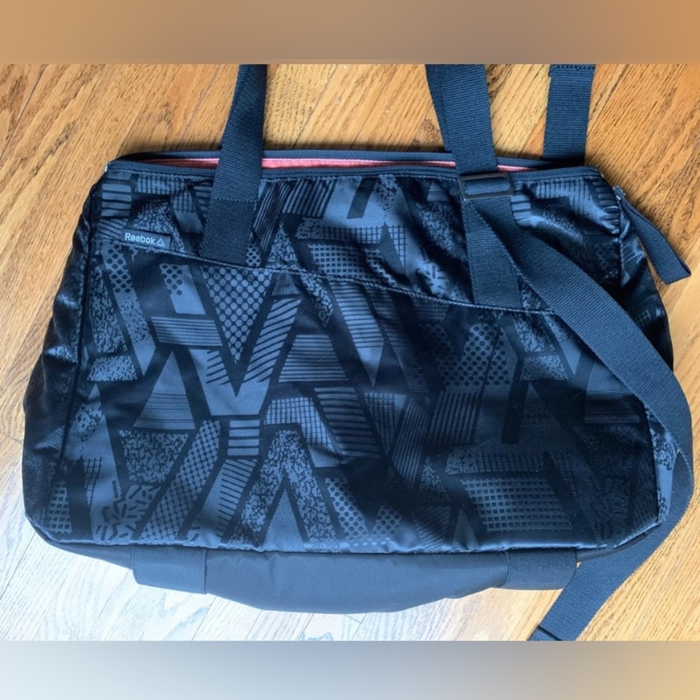 REEBOK DUFFLE/ YOGA BAG NEW NO TAG